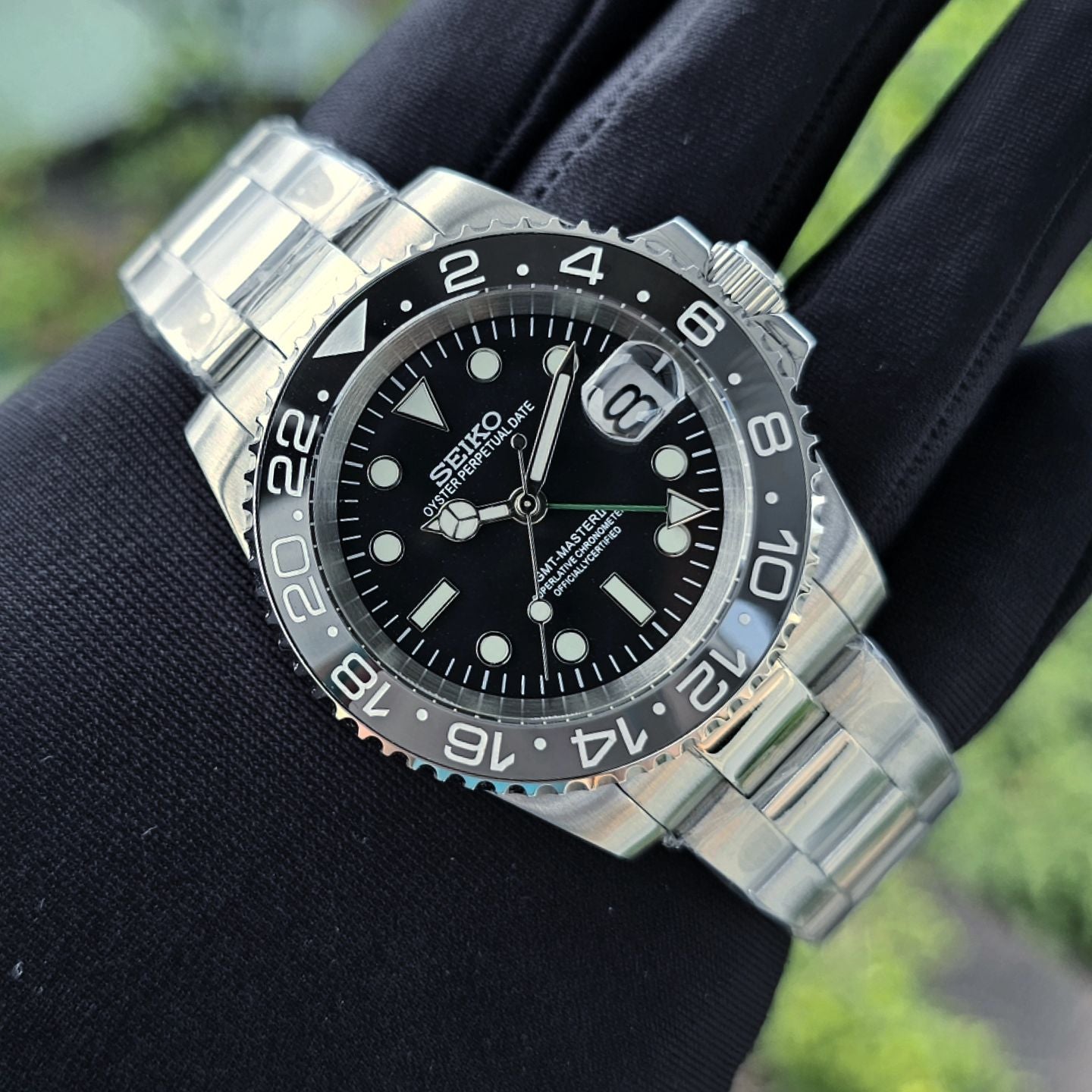 GMT "Bruce Wayne"